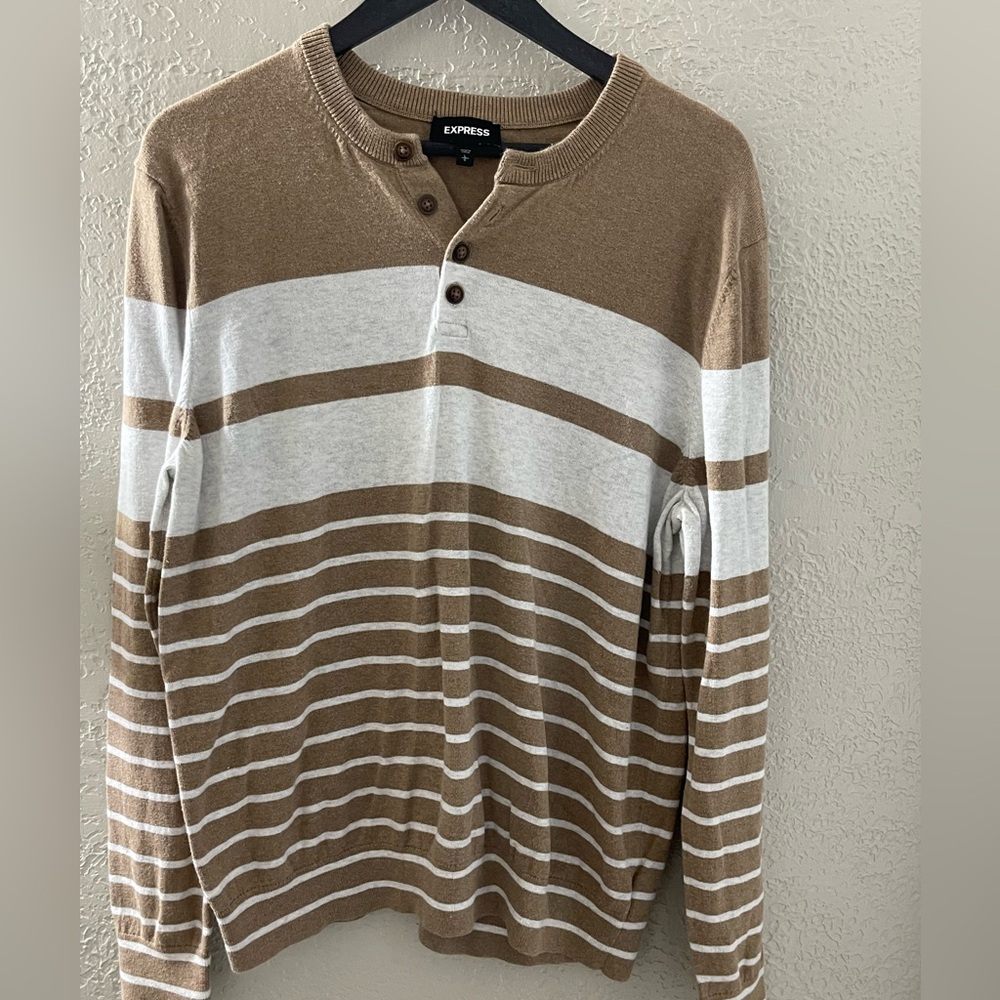Express Men’s‎ Tan and Cream Button-Up Sweater
Size Large